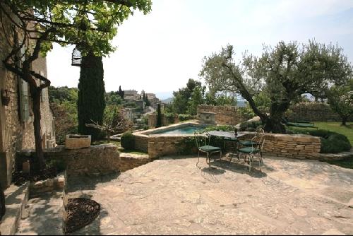 Exclusivité sur Gordes, ensemble de 1850 en pierre avec piscine.
